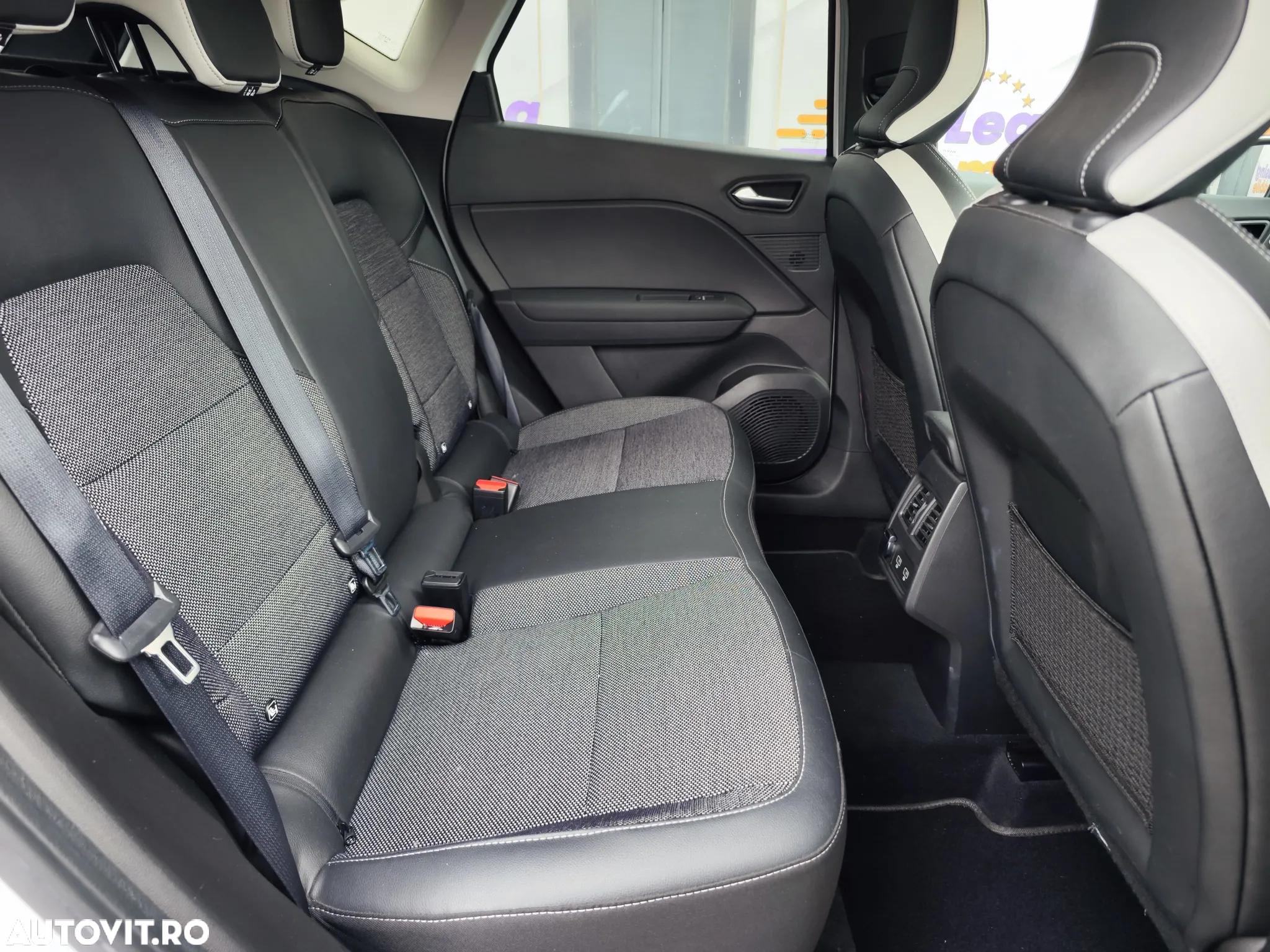 Renault Captur E-TECH PLUG-in 160 INTENS - 14