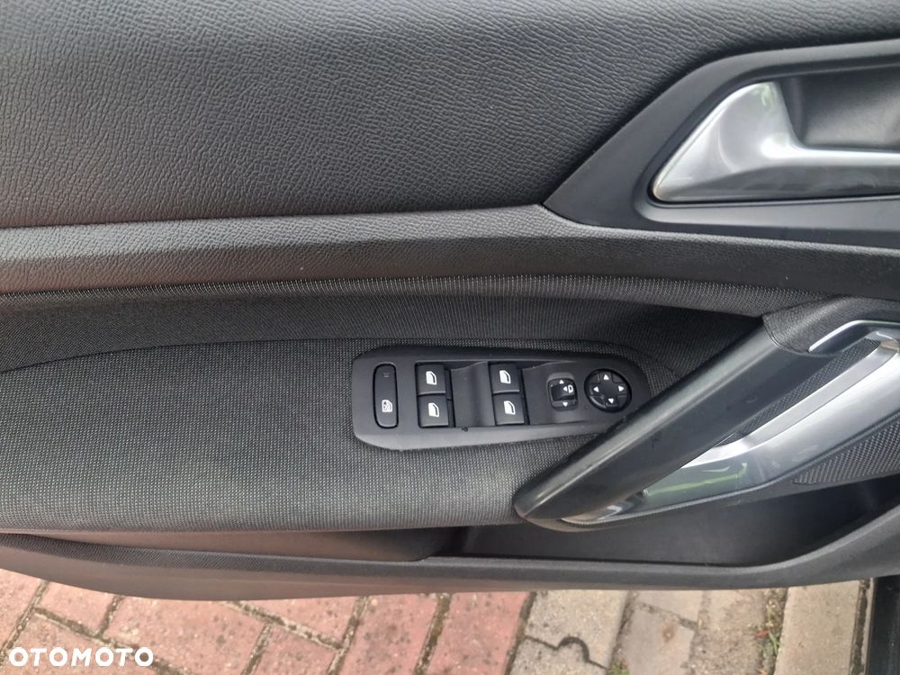 Peugeot 308 - 25