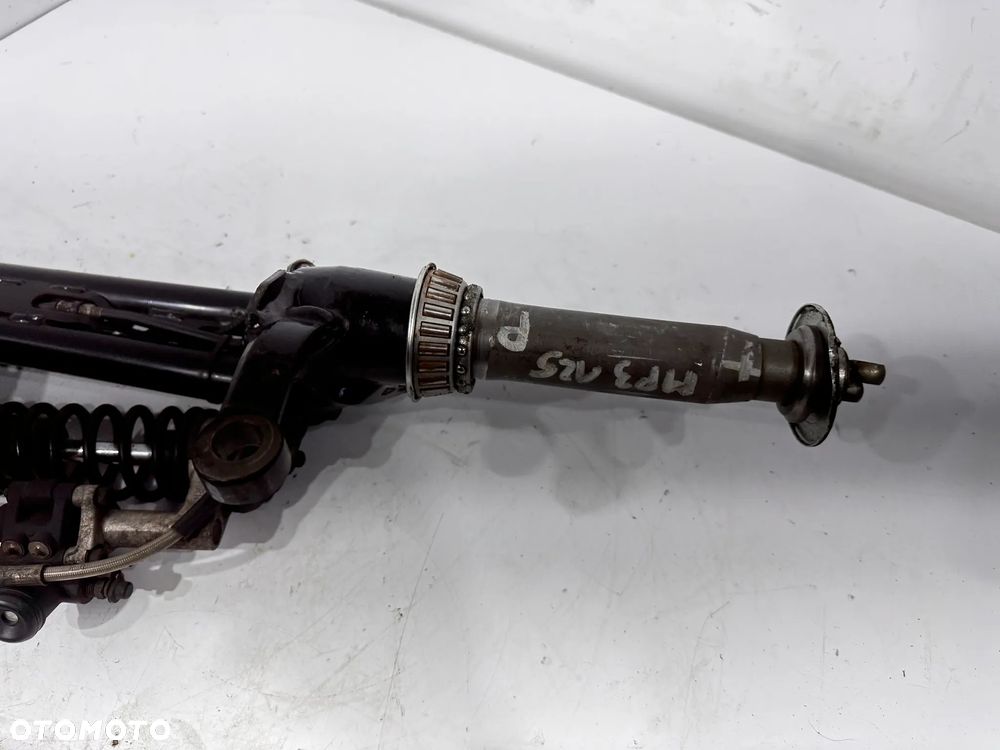 Noga zwrotnica zawieszenie P  Piaggio MP3 125 - 7