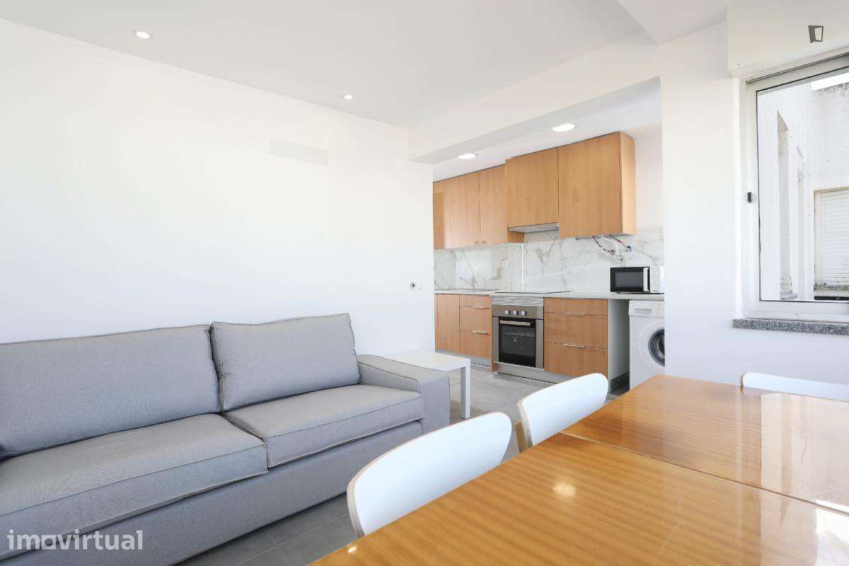 Quarto - localizado em Carnide Lisbon - Grande imagem: 2/19