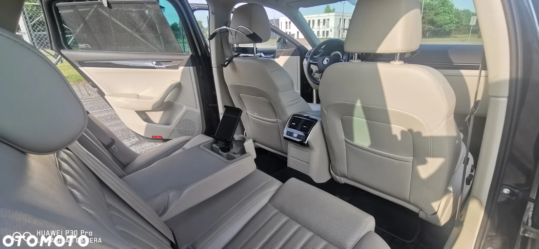 Skoda Superb 2.0 TDI 4x4 L&K DSG - 11