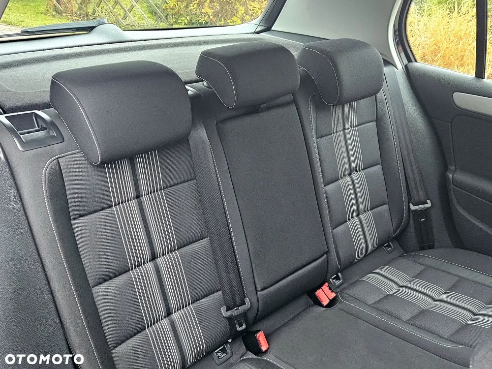 Volkswagen Golf - 33