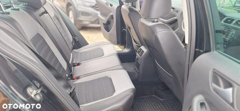 Volkswagen Jetta - 13