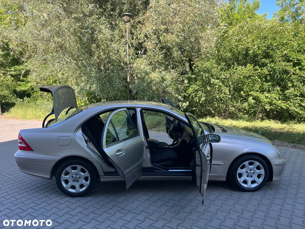 Mercedes-Benz Klasa C 240 4Matic Elegance - 21
