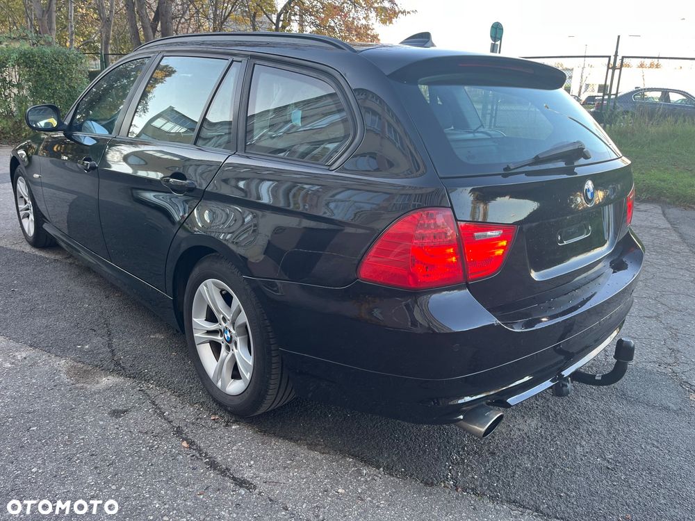 BMW 3 Series 2011 photo 4