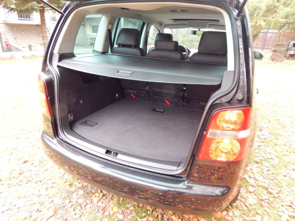 Volkswagen Touran 2.0 TDI Highline - 22