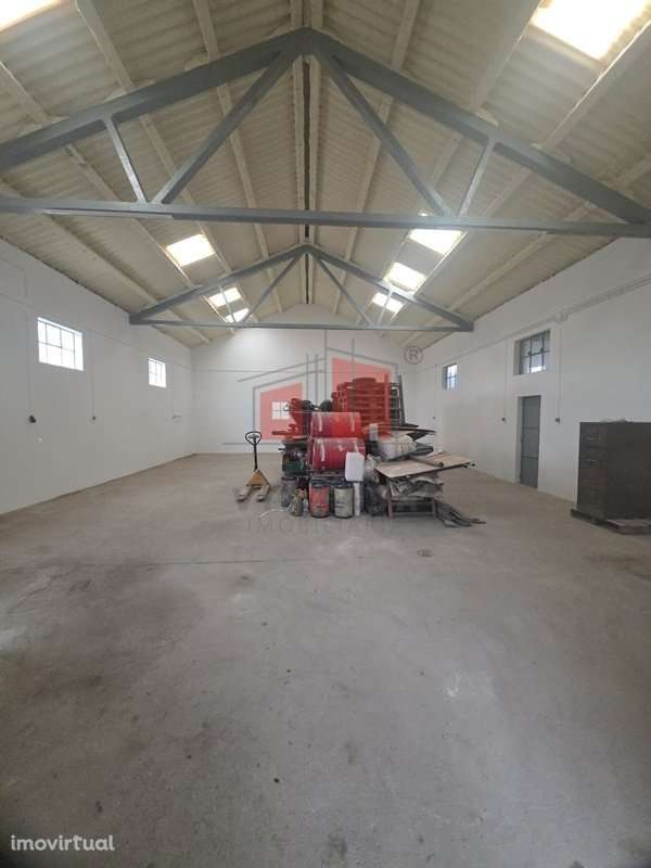 Armazém de 147 m2 para arrendamento - Grande imagem: 2/6