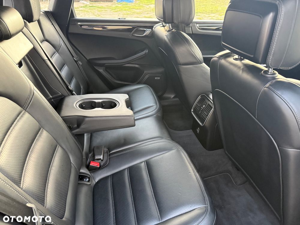 Porsche Macan S - 30