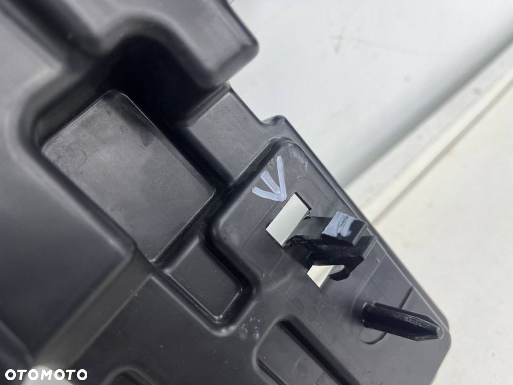 Osłona chłodnicy Peugeot 2008 II 19r. prawa kierownica powietrza pasa przedniego oryginal 9827819580 - 8