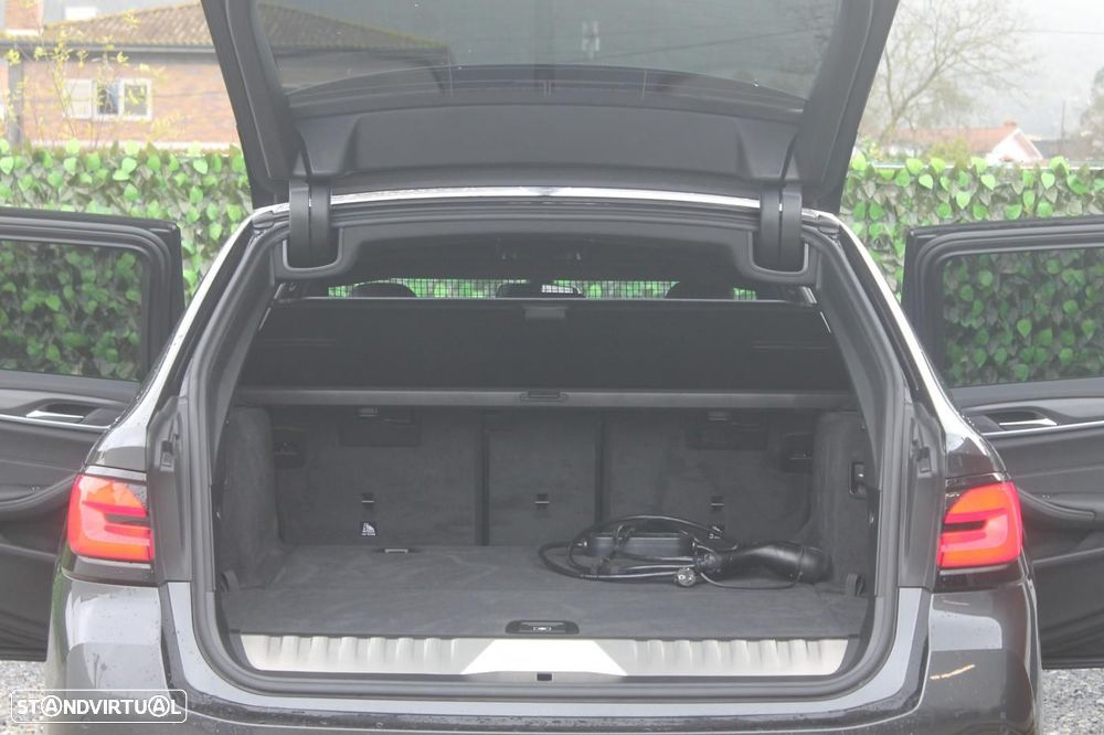 BMW 530 e Pack Desportivo M - 49