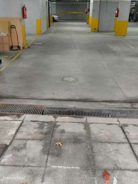 Lugar de Garagem - R da Areosa - Paranhos - Porto - Particular - Grande imagem: 2/6