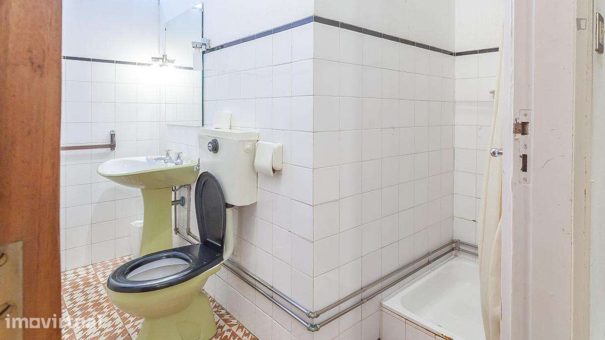 Quarto - localizado em Ramalde Porto - Grande imagem: 3/30