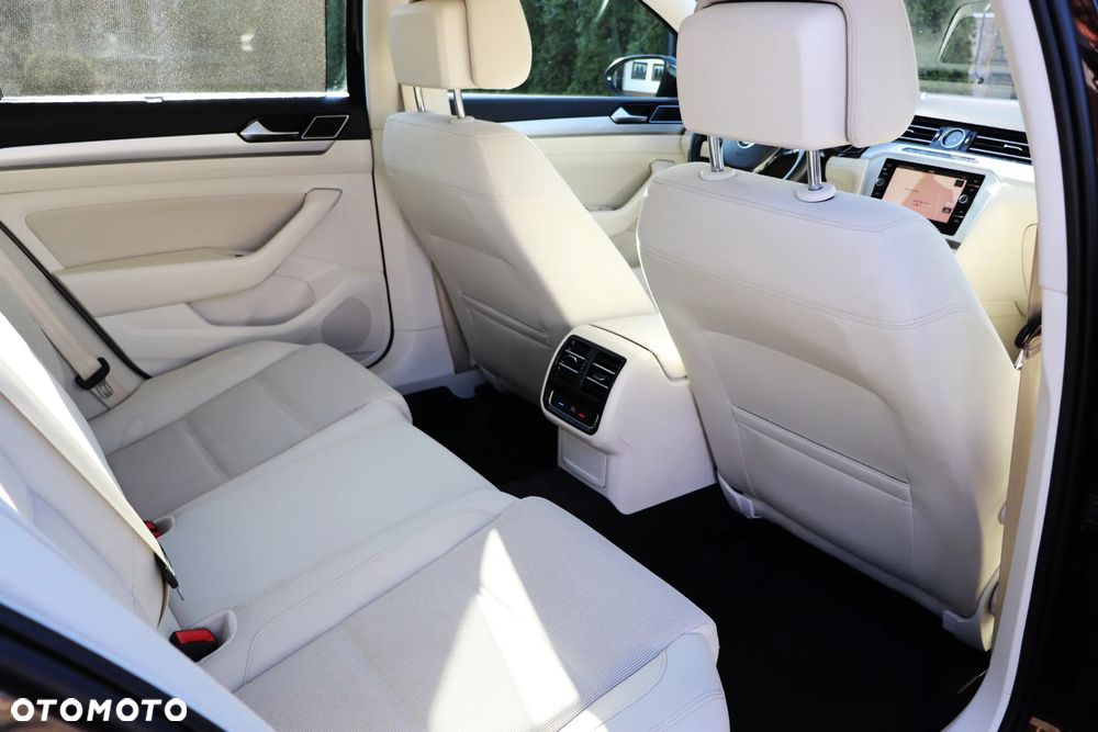 Volkswagen Passat 2.0 TDI SCR DSG Comfortline - 19