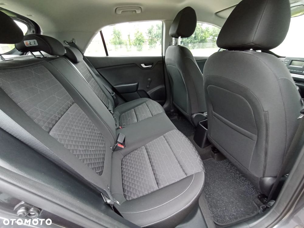 Kia Rio - 23