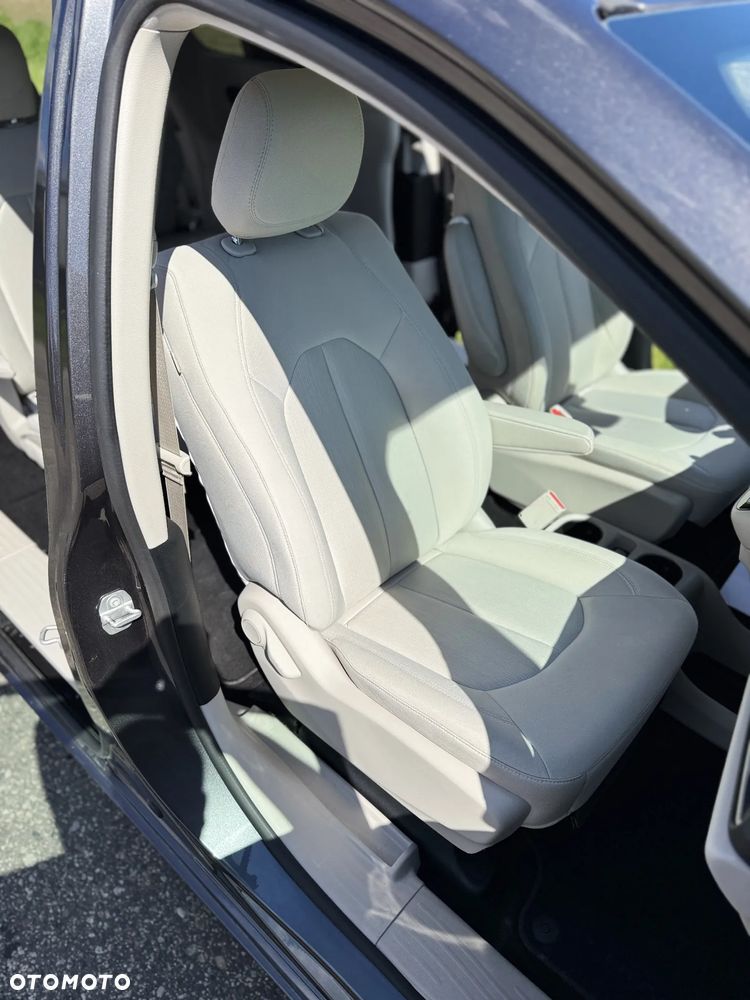Chrysler Pacifica - 27