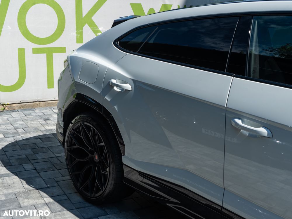 Lamborghini URUS - 12
