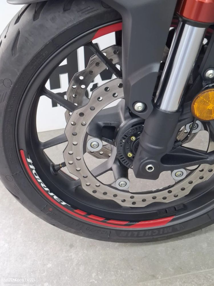 Honda CB 750 HORNET - 21