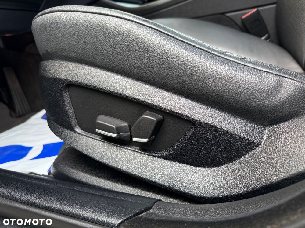 BMW Seria 5 530i Touring - 9