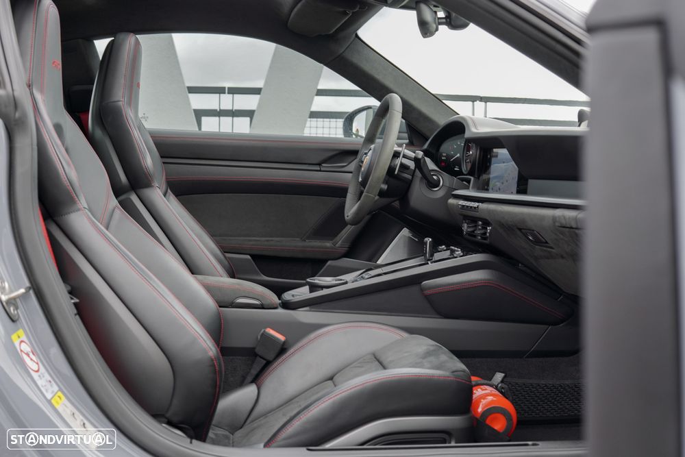 Porsche 911 (992) Carrera 4 GTS PDK - 40