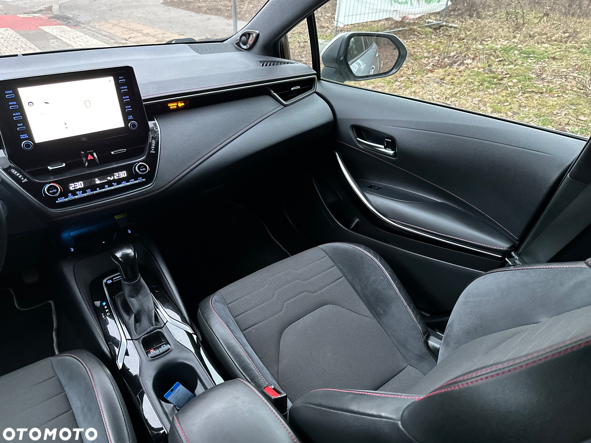 Toyota Corolla 2.0 Hybrid Executive - 31