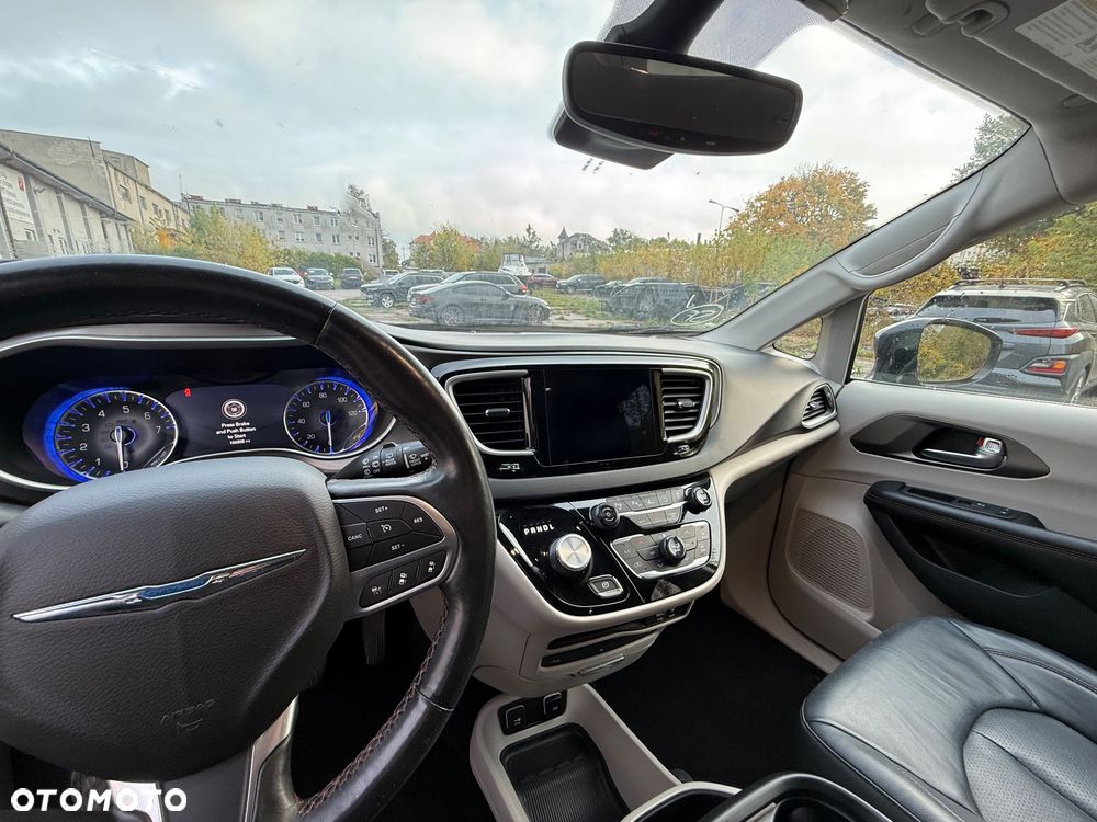 Chrysler Pacifica - 18