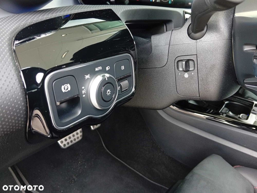 Mercedes-Benz CLA 200 mHEV AMG Line 7G-DCT - 12