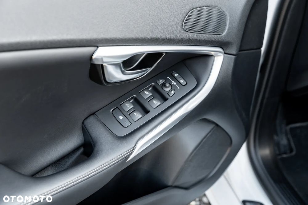 Volvo V40 D3 Geartronic RDesign - 37