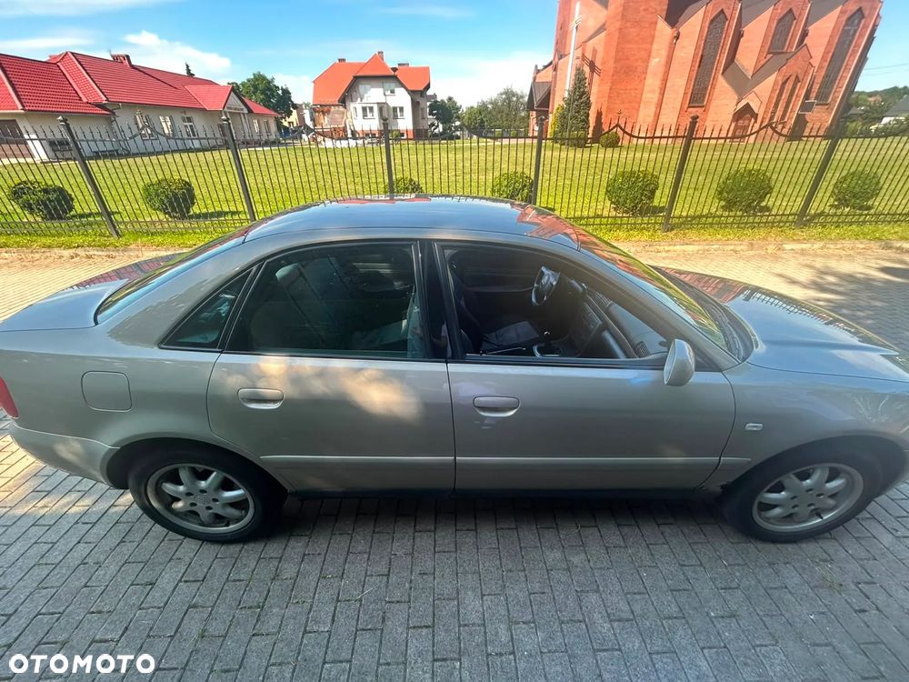 Audi A4 Limousine - 16