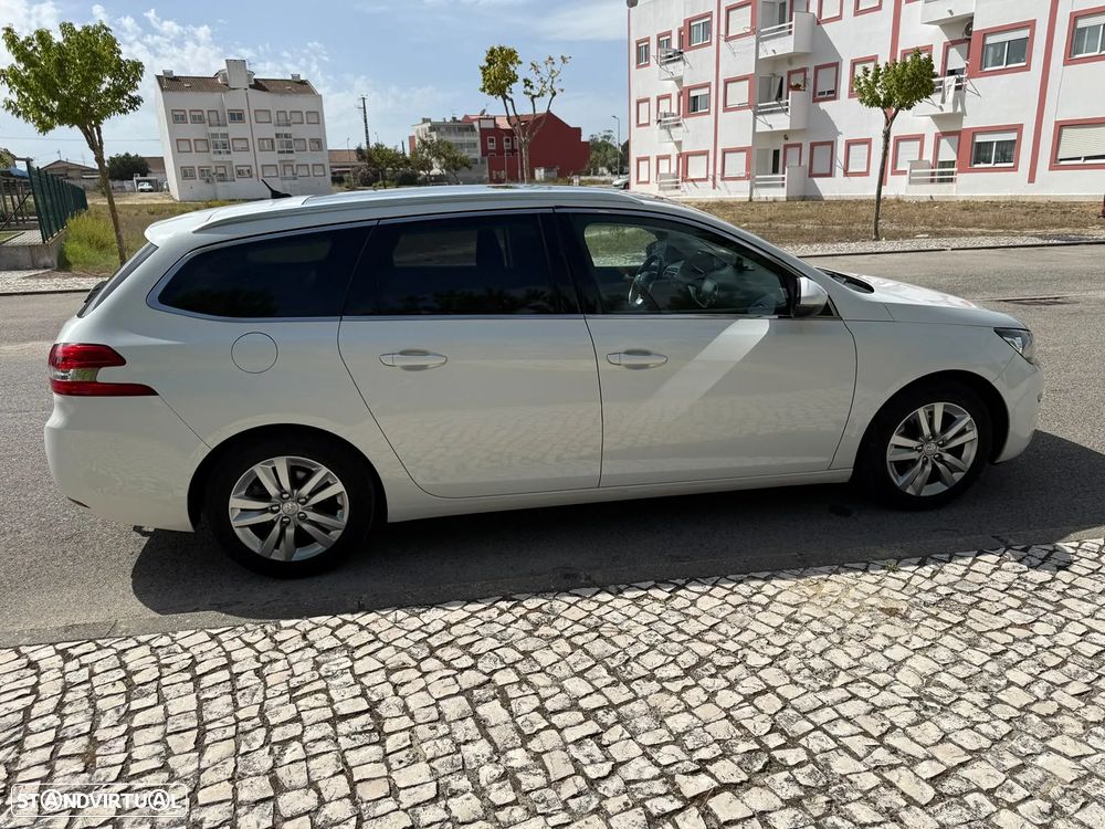 Peugeot 308 - 8