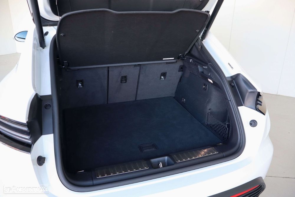 Porsche Macan Electric 4 - 16