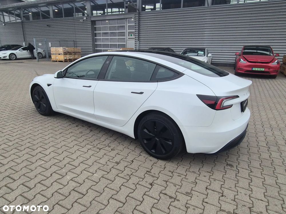 Tesla Model 3 - 7