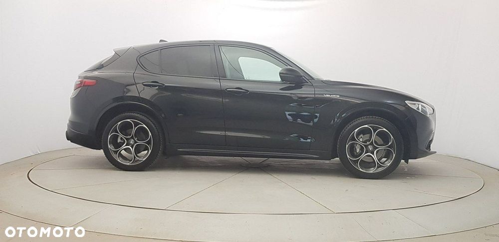 Alfa Romeo Stelvio - 8