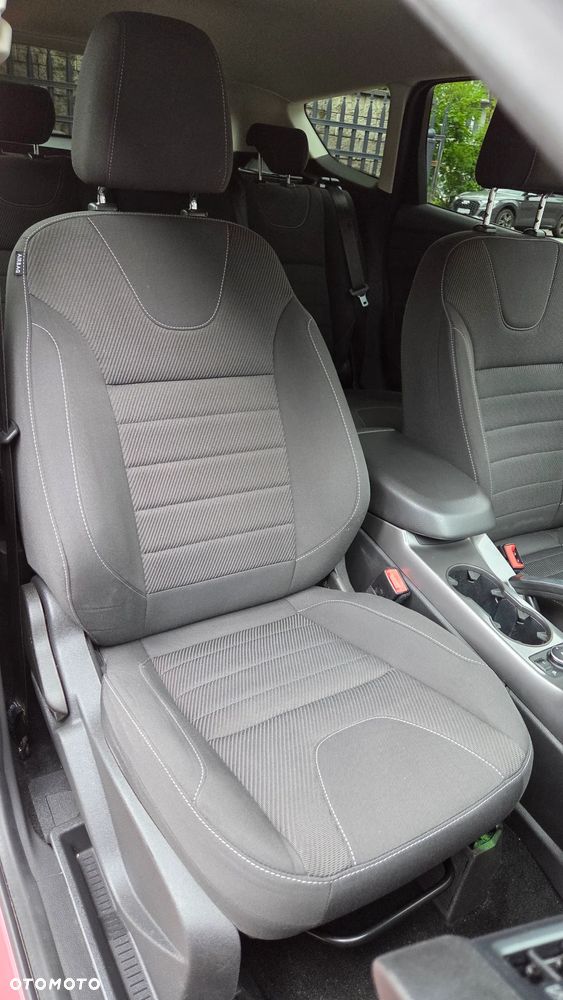 Ford Kuga 2.0 TDCi 2x4 Titanium - 30