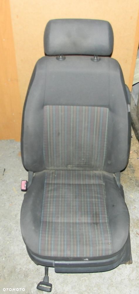 fotel lewy VW POLO 9N IV 6Q 3D EU - 1