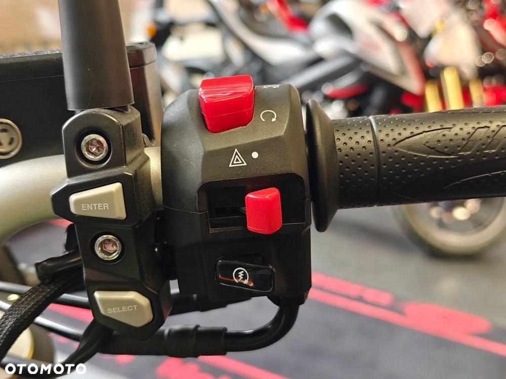 QJMOTOR SRK 125S - 12