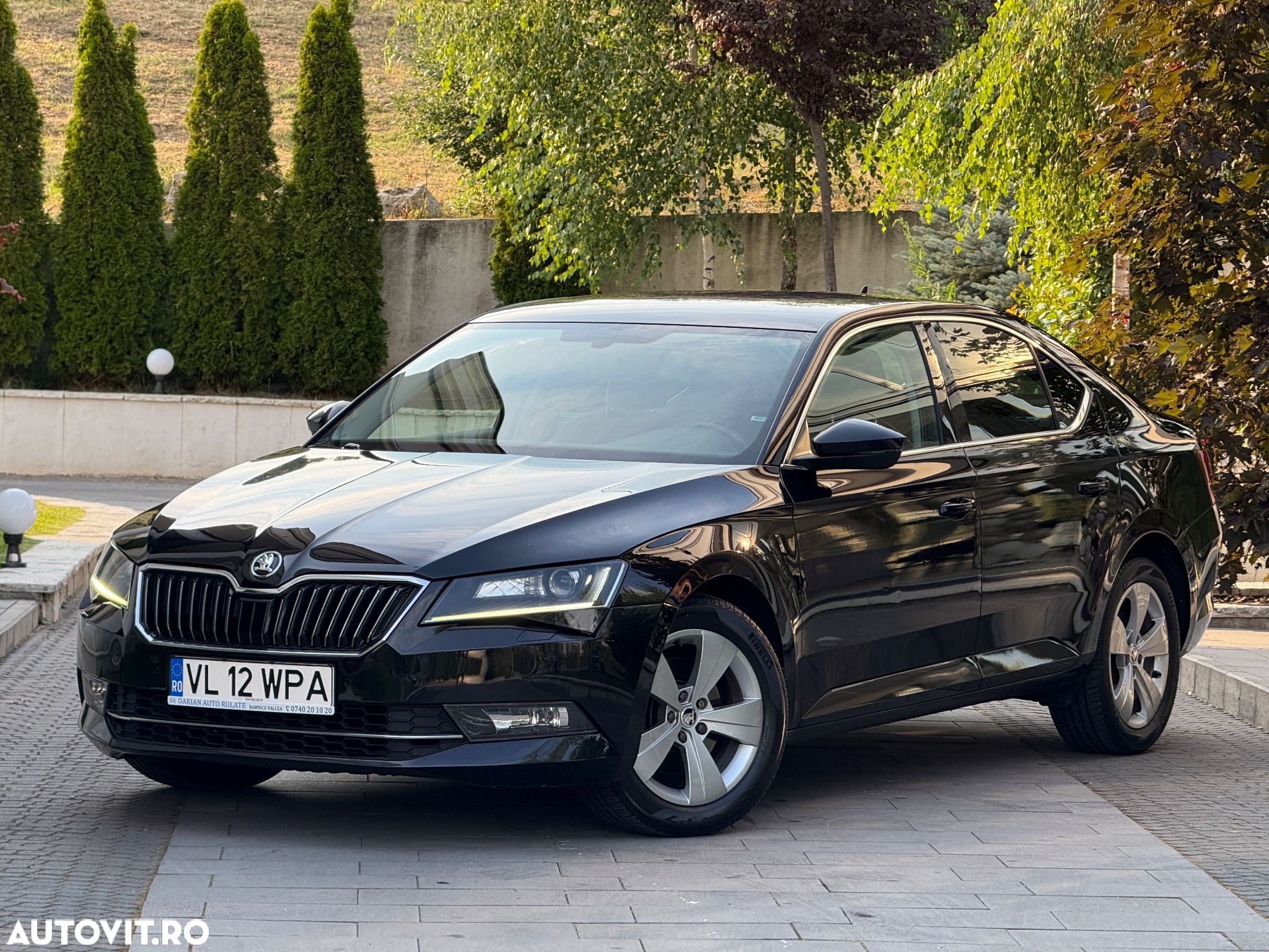 Skoda Superb 2.0 TDI DSG Ambition - 4