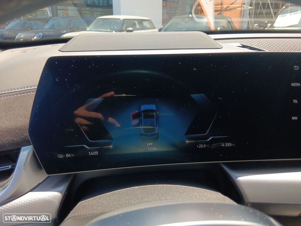 BMW iX2 eDrive20 Pack Desportivo M - 17
