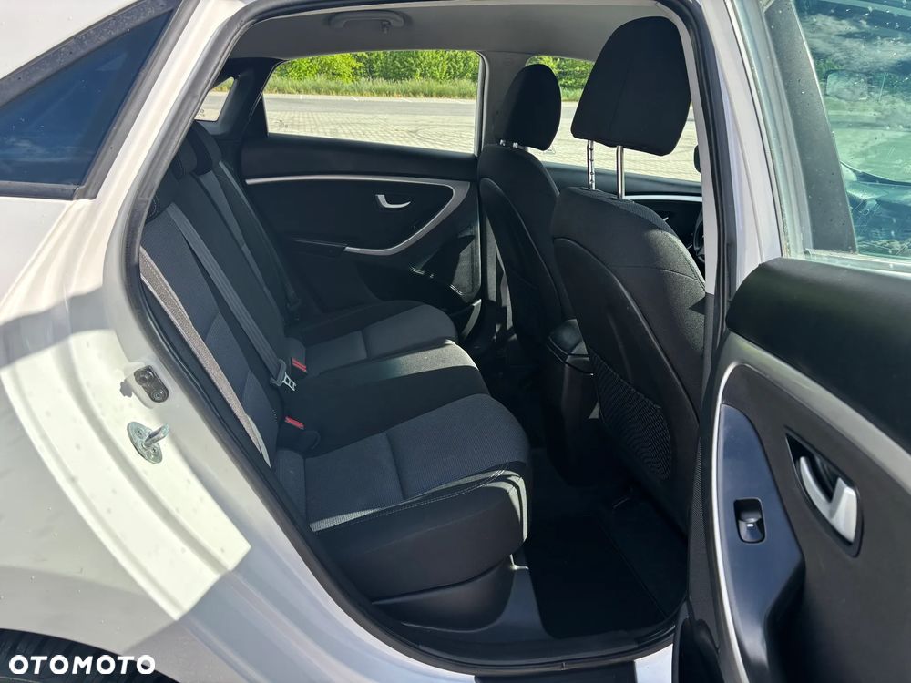 Hyundai i30 blue 1.6 CRDi Passion - 14