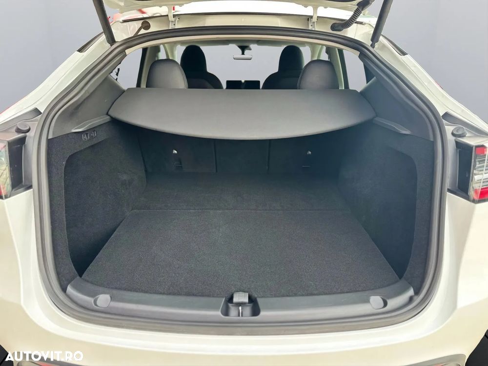 Tesla Model Y Long Range Dual Motor AWD - 13