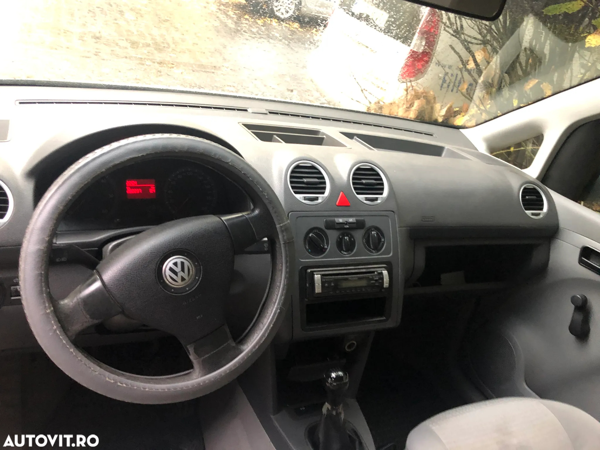 Dezmembrez Volkswagen Caddy 2006 alb - 4