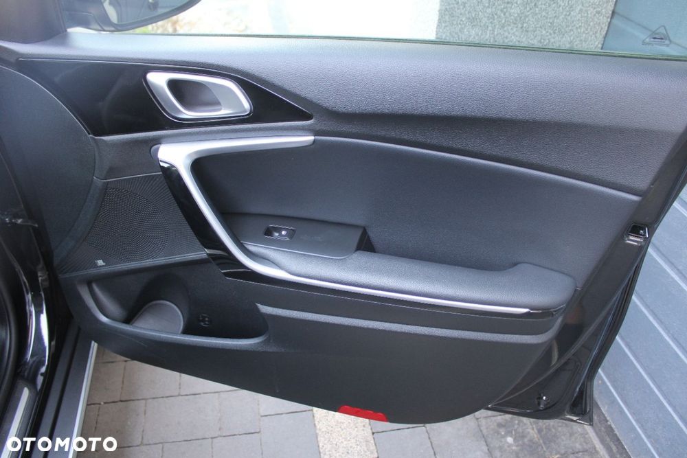 Kia XCeed - 25
