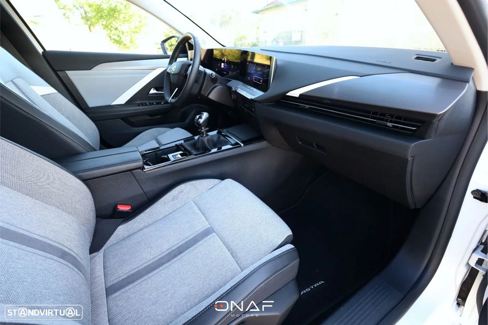 Opel Astra 1.2 T Elegance - 28