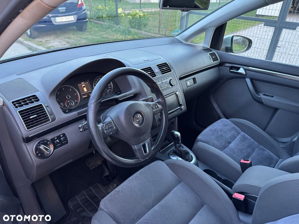 Volkswagen Touran 2.0 TDI DPF Highline DSG - 11