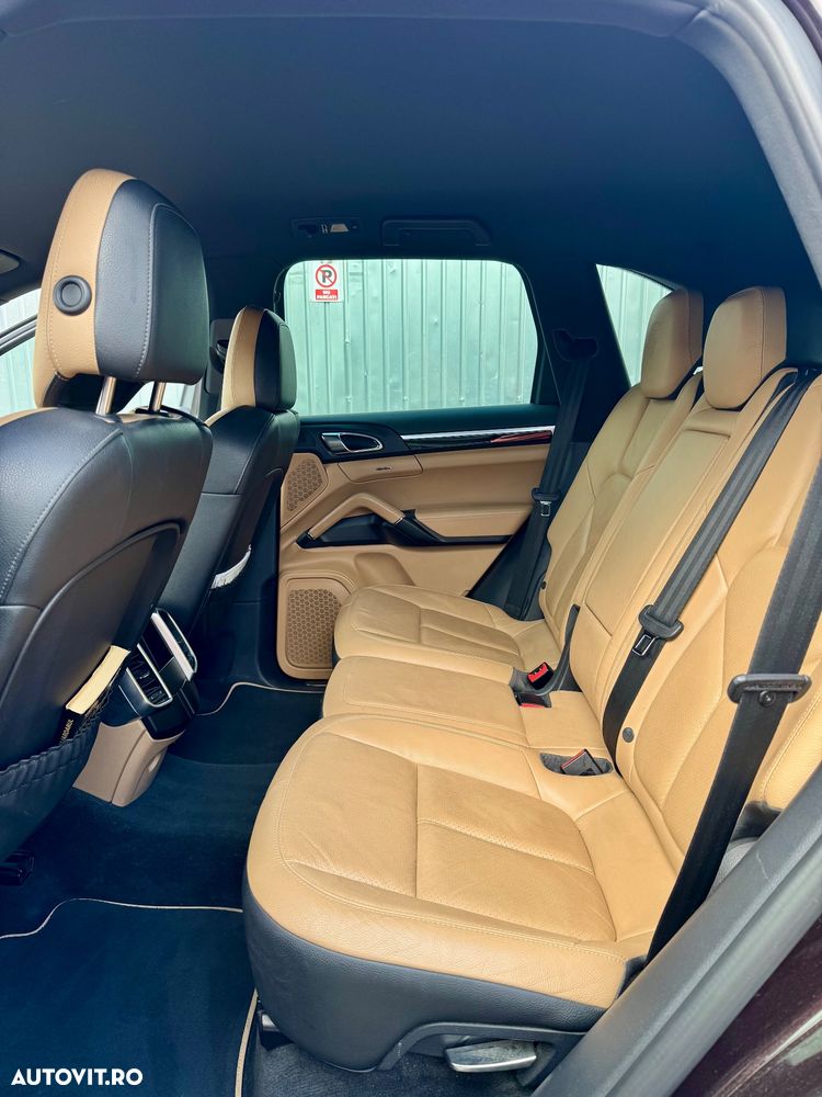 Porsche Cayenne Platinum Edition - 10