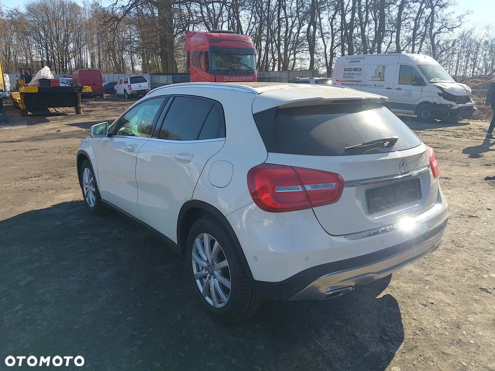 Mercedes-Benz GLA 200 - 3