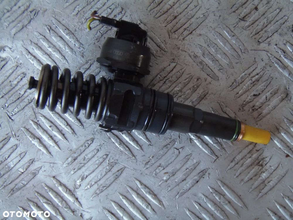 POMPOWTRYSKIWACZ VW PASSAT 1.9 TDI 038130073AJ - 2