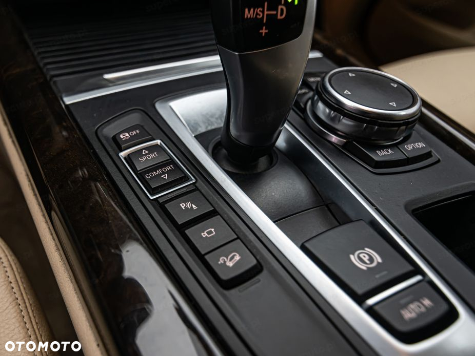 BMW X5 xDrive40d - 24