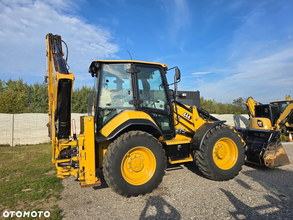 Caterpillar - 15
