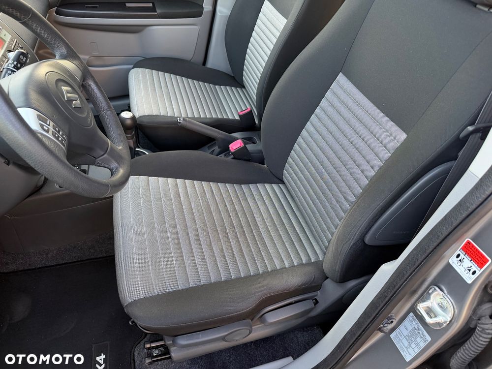 Suzuki SX4 1.6 Comfort Plus - 15