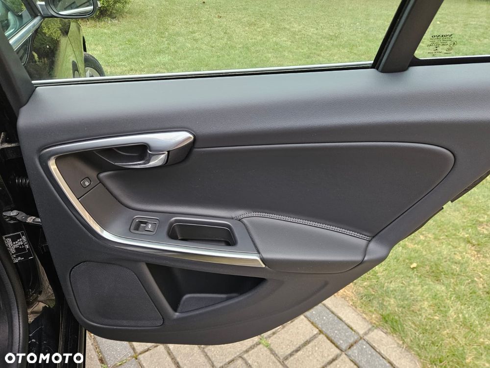 Volvo V60 T3 Momentum - 30